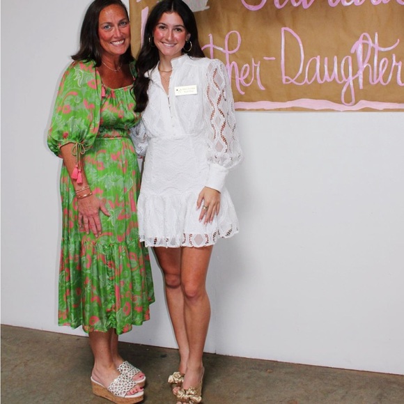 Meet your Posher, Beth - Picture 2 of 4